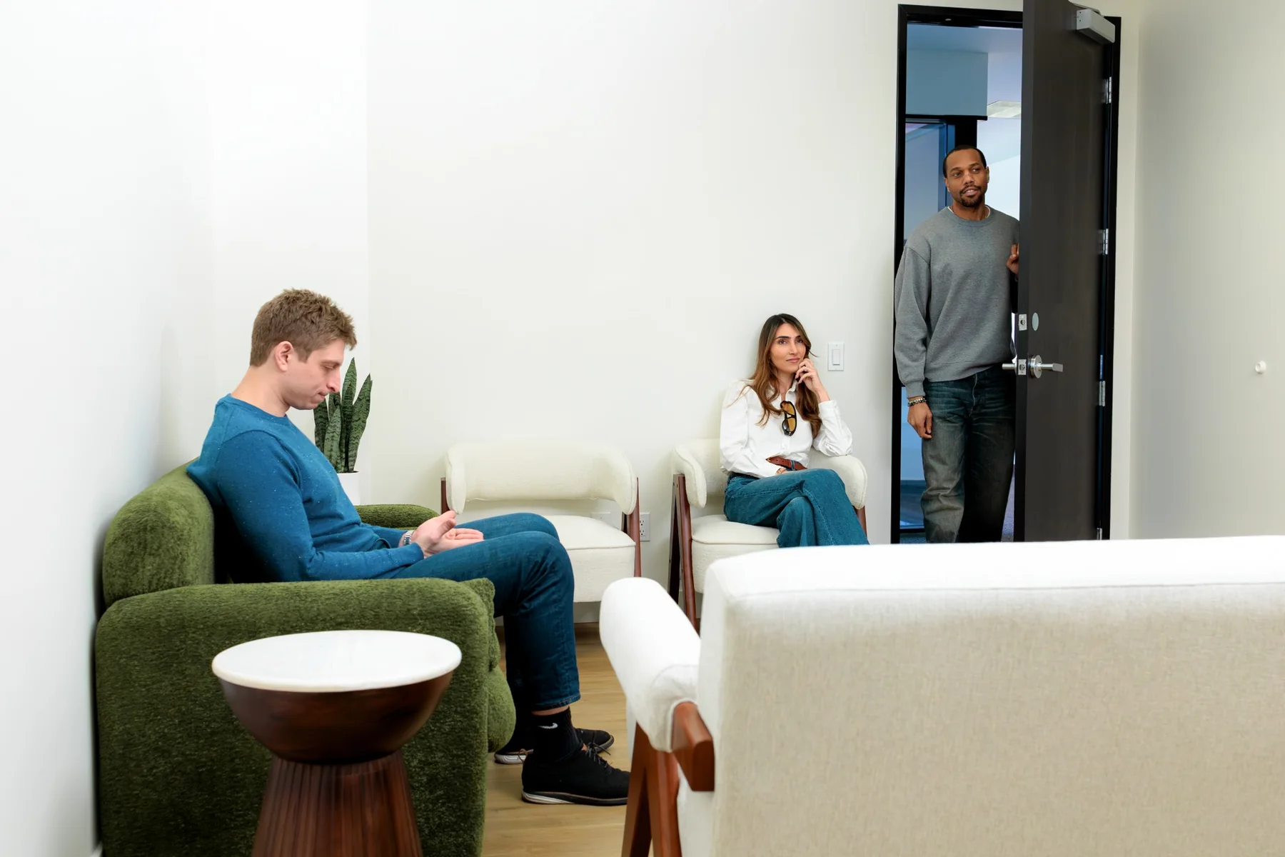 Connection in the lounge at Evolved Therapy